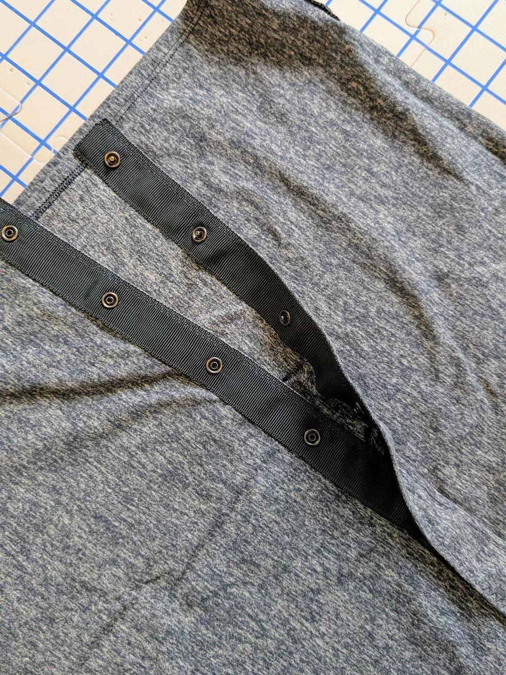Lululemon Vinyasa Snap Infinity Scarf | Heathered Dark Gray | OS | EUC